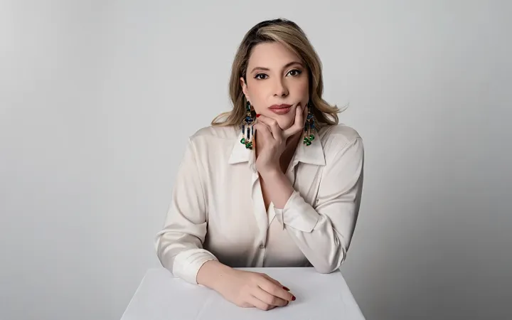 La política del simulacro: cuando el poder ya no necesita parecer real